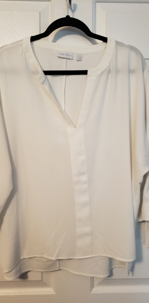 Beautiful flowy New York and Company Shirt.